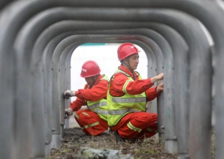 重庆高速公路装置新型护栏，防撞能力提升两倍